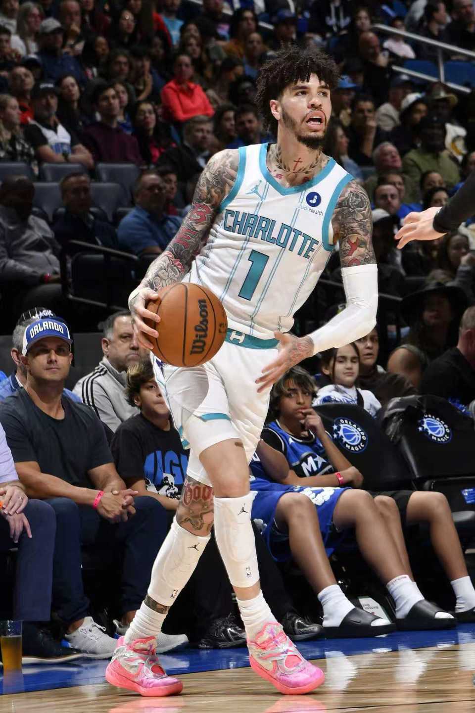 世界杯直播官网入口-大爆冷！黄蜂8人上双27分大胜魔术 三球16+6+7班凯罗23分