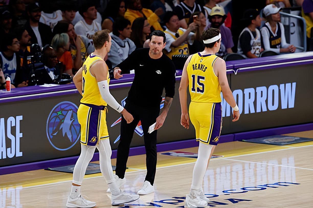 防守弱点被放大了！湖人后场新援最近两场比赛的效果很不理想？